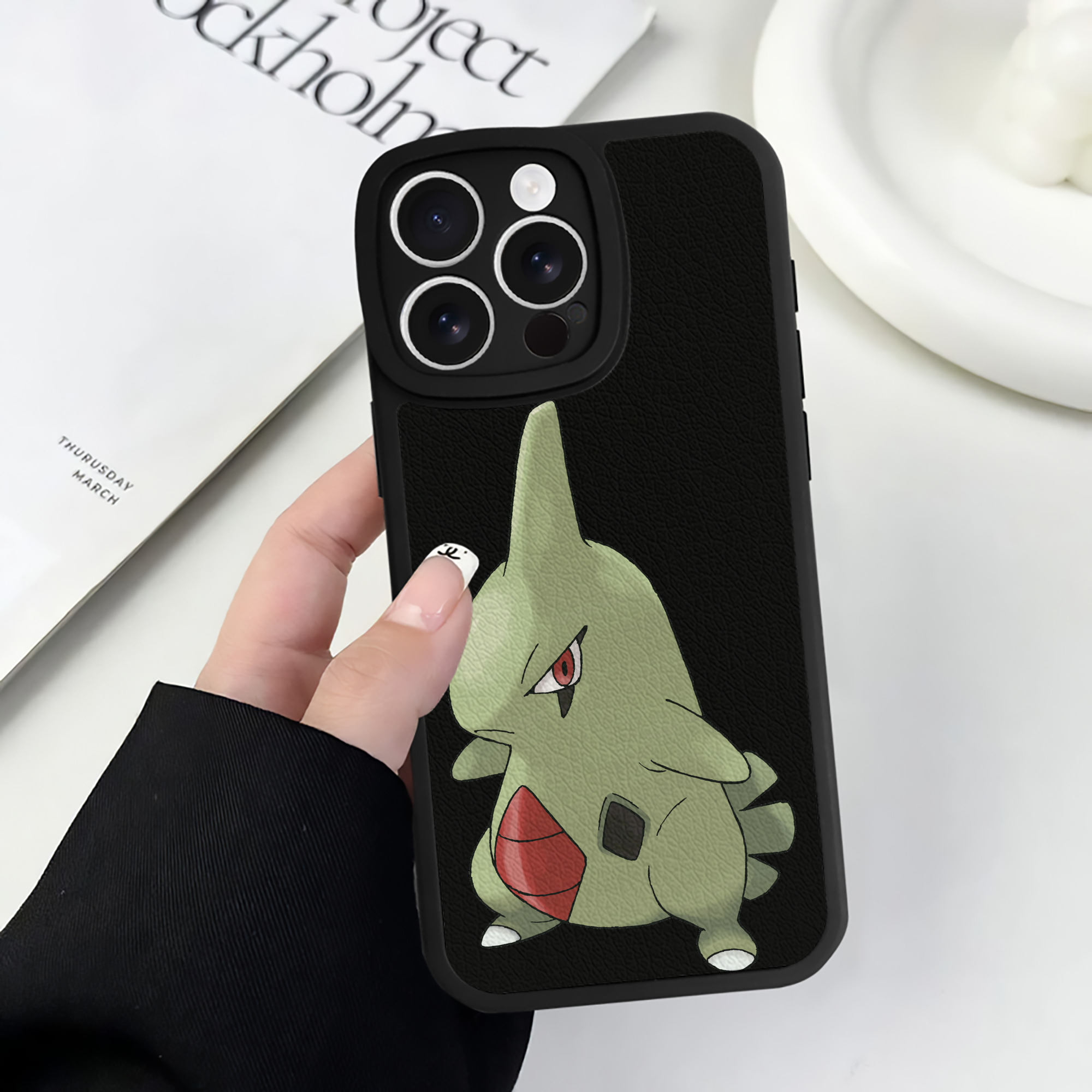 （画像用） ポケットモンスター Pokémon 【iPhone 16シリーズ対応】シリコンスマホケース（レザー調） 材質：シリコン
